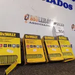 LOTE 014 - 04 CAIXAS DE GRAMPOS 18GA ¼’’ DEWALT. (NO ESTADO) ATENÇÃO! FAZER A VISITAÇÃO ANTES DE ARREMATAR, NÃO SABEMOS SE FUNCIONA. LEILÃO NÃO TEM GARANTIA E NEM DEVOLUÇÃO, SUJEITO A POSSÍVEIS AVARIAS VISÍVEIS/OCULTAS E/OU AUSÊNCIA DE COMPONENTES.