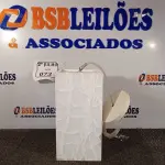 LOTE 073 - 02 REFLETORES LUZ NEGRA UV EFEITO NEOW DE 100W E 01 LUSTRE DE ACRÍLICO COM LÂMPADA. (NO ESTADO) ATENÇÃO! FAZER A VISITAÇÃO ANTES DE ARREMATAR, NÃO SABEMOS SE FUNCIONA. LEILÃO NÃO TEM GARANTIA E NEM DEVOLUÇÃO, SUJEITO A POSSÍVEIS AVARIAS VISÍVEIS/OCULTAS E/OU AUSÊNCIA DE COMPONENTES.