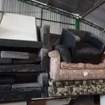 LOTE 260 - 01 LOTE COM SOFÁS DIVERSOS. (NO ESTADO) ATENÇÃO! FAZER A VISITAÇÃO ANTES DE ARREMATAR, NÃO SABEMOS SE FUNCIONA. LEILÃO NÃO TEM GARANTIA E NEM DEVOLUÇÃO, SUJEITO A POSSÍVEIS AVARIAS VISÍVEIS/OCULTAS E/OU AUSÊNCIA DE COMPONENTES.