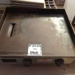 LOTE 060 - 01 CHAPA A GÁS MARCA TEDESCO. (NO ESTADO) ATENÇÃO! FAZER A VISITAÇÃO ANTES DE ARREMATAR, NÃO SABEMOS SE FUNCIONA. LEILÃO NÃO TEM GARANTIA E NEM DEVOLUÇÃO, SUJEITO A POSSÍVEIS AVARIAS VISÍVEIS/OCULTAS E/OU AUSÊNCIA DE COMPONENTES.