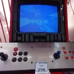LOTE 298 - 01 MÁQUINA DE JOGOS FLIPERAMA. (NO ESTADO) ATENÇÃO! FAZER A VISITAÇÃO ANTES DE ARREMATAR, NÃO SABEMOS SE FUNCIONA. LEILÃO NÃO TEM GARANTIA E NEM DEVOLUÇÃO, SUJEITO A POSSÍVEIS AVARIAS VISÍVEIS/OCULTAS E/OU AUSÊNCIA DE COMPONENTES.