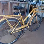 LOTE 295 - 01 BICICLETA CARGUEIRA E 02 RODAS. (NO ESTADO) ATENÇÃO! FAZER A VISITAÇÃO ANTES DE ARREMATAR, NÃO SABEMOS SE FUNCIONA. LEILÃO NÃO TEM GARANTIA E NEM DEVOLUÇÃO, SUJEITO A POSSÍVEIS AVARIAS VISÍVEIS/OCULTAS E/OU AUSÊNCIA DE COMPONENTES.