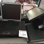 LOTE 224 - 07 MONITORES LCD. (NO ESTADO) ATENÇÃO! FAZER A VISITAÇÃO ANTES DE ARREMATAR, NÃO SABEMOS SE FUNCIONA. LEILÃO NÃO TEM GARANTIA E NEM DEVOLUÇÃO, SUJEITO A POSSÍVEIS AVARIAS VISÍVEIS/OCULTAS E/OU AUSÊNCIA DE COMPONENTES.