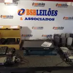 LOTE 093 - 03 SWITCHES, 02 ANTENAS DIGITAL PHILIPS, 01 CAIXA COM 12 HEADSATS, 01 BASE DE LIQUIDIFICADOR E VÁRIAS CAIXINHAS DE SOM. (NO ESTADO) ATENÇÃO! FAZER A VISITAÇÃO ANTES DE ARREMATAR, NÃO SABEMOS SE FUNCIONA. LEILÃO NÃO TEM GARANTIA E NEM DEVOLUÇÃO, SUJEITO A POSSÍVEIS AVARIAS VISÍVEIS/OCULTAS E/OU AUSÊNCIA DE COMPONENTES.