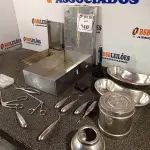LOTE 040 - 01 LOTE COM MATERIAIS DIVERSOS DE ODONTOLOGIA. (NO ESTADO) ATENÇÃO! FAZER A VISITAÇÃO ANTES DE ARREMATAR, NÃO SABEMOS SE FUNCIONA. LEILÃO NÃO TEM GARANTIA E NEM DEVOLUÇÃO, SUJEITO A POSSÍVEIS AVARIAS VISÍVEIS/OCULTAS E/OU AUSÊNCIA DE COMPONENTES.