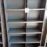 LOTE 300 - 01 ESTANTE DE AÇO COM 07 PRATELEIRAS. (NO ESTADO) ATENÇÃO! FAZER A VISITAÇÃO ANTES DE ARREMATAR, NÃO SABEMOS SE FUNCIONA. LEILÃO NÃO TEM GARANTIA E NEM DEVOLUÇÃO, SUJEITO A POSSÍVEIS AVARIAS VISÍVEIS/OCULTAS E/OU AUSÊNCIA DE COMPONENTES.