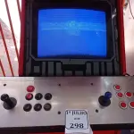 LOTE 298 - 01 MÁQUINA DE JOGOS FLIPERAMA. (NO ESTADO) ATENÇÃO! FAZER A VISITAÇÃO ANTES DE ARREMATAR, NÃO SABEMOS SE FUNCIONA. LEILÃO NÃO TEM GARANTIA E NEM DEVOLUÇÃO, SUJEITO A POSSÍVEIS AVARIAS VISÍVEIS/OCULTAS E/OU AUSÊNCIA DE COMPONENTES.