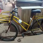 LOTE 279 - 01 BICICLETA CARGUEIRA E 02 RODAS. (NO ESTADO) ATENÇÃO! FAZER A VISITAÇÃO ANTES DE ARREMATAR, NÃO SABEMOS SE FUNCIONA. LEILÃO NÃO TEM GARANTIA E NEM DEVOLUÇÃO, SUJEITO A POSSÍVEIS AVARIAS VISÍVEIS/OCULTAS E/OU AUSÊNCIA DE COMPONENTES.