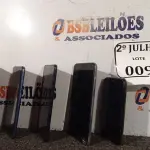 LOTE 009 - 05 APARELHOS CELULARES MARCAS E MODELOS DIVERSOS COM AVARIAS. (NO ESTADO) ATENÇÃO! FAZER A VISITAÇÃO ANTES DE ARREMATAR, NÃO SABEMOS SE FUNCIONA. LEILÃO NÃO TEM GARANTIA E NEM DEVOLUÇÃO, SUJEITO A POSSÍVEIS AVARIAS VISÍVEIS/OCULTAS E/OU AUSÊNCIA DE COMPONENTES.