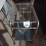 LOTE 289 - 01 CARRINHO EM INOX COM RODINHAS. (NO ESTADO) ATENÇÃO! FAZER A VISITAÇÃO ANTES DE ARREMATAR, NÃO SABEMOS SE FUNCIONA. LEILÃO NÃO TEM GARANTIA E NEM DEVOLUÇÃO, SUJEITO A POSSÍVEIS AVARIAS VISÍVEIS/OCULTAS E/OU AUSÊNCIA DE COMPONENTES.