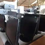 LOTE 204 - 08 MONITORES MARCAS E MODELOS DIVERSOS. (NO ESTADO) ATENÇÃO! FAZER A VISITAÇÃO ANTES DE ARREMATAR, NÃO SABEMOS SE FUNCIONA. LEILÃO NÃO TEM GARANTIA E NEM DEVOLUÇÃO, SUJEITO A POSSÍVEIS AVARIAS VISÍVEIS/OCULTAS E/OU AUSÊNCIA DE COMPONENTES.