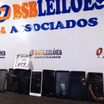 LOTE 019 - 08 APARELHOS CELULARES MARCA POSITIVO. (NO ESTADO) ATENÇÃO! FAZER A VISITAÇÃO ANTES DE ARREMATAR, NÃO SABEMOS SE FUNCIONA. LEILÃO NÃO TEM GARANTIA E NEM DEVOLUÇÃO, SUJEITO A POSSÍVEIS AVARIAS VISÍVEIS/OCULTAS E/OU AUSÊNCIA DE COMPONENTES.