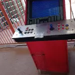 LOTE 298 - 01 MÁQUINA DE JOGOS FLIPERAMA. (NO ESTADO) ATENÇÃO! FAZER A VISITAÇÃO ANTES DE ARREMATAR, NÃO SABEMOS SE FUNCIONA. LEILÃO NÃO TEM GARANTIA E NEM DEVOLUÇÃO, SUJEITO A POSSÍVEIS AVARIAS VISÍVEIS/OCULTAS E/OU AUSÊNCIA DE COMPONENTES.