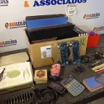 LOTE 107 - 01 LOTE COM ITENS PARA ESCRITÓRIO E 01 MASSAGEADOR. (NO ESTADO) ATENÇÃO! FAZER A VISITAÇÃO ANTES DE ARREMATAR, NÃO SABEMOS SE FUNCIONA. LEILÃO NÃO TEM GARANTIA E NEM DEVOLUÇÃO, SUJEITO A POSSÍVEIS AVARIAS VISÍVEIS/OCULTAS E/OU AUSÊNCIA DE COMPONENTES.