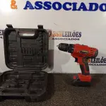 LOTE 012 - 01 PARAFUSADEIRA MARCA SCHUZ COM BATERIA. (NO ESTADO) ATENÇÃO! FAZER A VISITAÇÃO ANTES DE ARREMATAR, NÃO SABEMOS SE FUNCIONA. LEILÃO NÃO TEM GARANTIA E NEM DEVOLUÇÃO, SUJEITO A POSSÍVEIS AVARIAS VISÍVEIS/OCULTAS E/OU AUSÊNCIA DE COMPONENTES.
