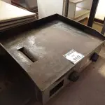 LOTE 060 - 01 CHAPA A GÁS MARCA TEDESCO. (NO ESTADO) ATENÇÃO! FAZER A VISITAÇÃO ANTES DE ARREMATAR, NÃO SABEMOS SE FUNCIONA. LEILÃO NÃO TEM GARANTIA E NEM DEVOLUÇÃO, SUJEITO A POSSÍVEIS AVARIAS VISÍVEIS/OCULTAS E/OU AUSÊNCIA DE COMPONENTES.