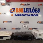 LOTE 085 - 03 PROJETORES MULTIMÍDIA MARCAS E MODELOS DIVERSOS COM AVARIAS. (NO ESTADO) ATENÇÃO! FAZER A VISITAÇÃO ANTES DE ARREMATAR, NÃO SABEMOS SE FUNCIONA. LEILÃO NÃO TEM GARANTIA E NEM DEVOLUÇÃO, SUJEITO A POSSÍVEIS AVARIAS VISÍVEIS/OCULTAS E/OU AUSÊNCIA DE COMPONENTES.