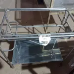 LOTE 289 - 01 CARRINHO EM INOX COM RODINHAS. (NO ESTADO) ATENÇÃO! FAZER A VISITAÇÃO ANTES DE ARREMATAR, NÃO SABEMOS SE FUNCIONA. LEILÃO NÃO TEM GARANTIA E NEM DEVOLUÇÃO, SUJEITO A POSSÍVEIS AVARIAS VISÍVEIS/OCULTAS E/OU AUSÊNCIA DE COMPONENTES.