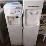 LOTE 287 - 02 BEBEDOUROS PARA GARRAFÃO 220V. (NO ESTADO) ATENÇÃO! FAZER A VISITAÇÃO ANTES DE ARREMATAR, NÃO SABEMOS SE FUNCIONA. LEILÃO NÃO TEM GARANTIA E NEM DEVOLUÇÃO, SUJEITO A POSSÍVEIS AVARIAS VISÍVEIS/OCULTAS E/OU AUSÊNCIA DE COMPONENTES.