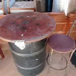 LOTE 400 - 01 MESA DE TAMBOR E 01 BANQUETAS BASE EM FERRO (NO ESTADO) ATENÇÃO! FAZER A VISITAÇÃO ANTES DE ARREMATAR, NÃO SABEMOS SE FUNCIONA. LEILÃO NÃO TEM GARANTIA E NEM DEVOLUÇÃO, SUJEITO A POSSÍVEIS AVARIAS VISÍVEIS/OCULTAS E/OU AUSÊNCIA DE COMPONENTES.