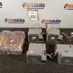 LOTE 352 - 04 FONTES E 03 PLACAS -MÃE DDR3 (NO ESTADO) ATENÇÃO! FAZER A VISITAÇÃO ANTES DE ARREMATAR, NÃO SABEMOS SE FUNCIONA. LEILÃO NÃO TEM GARANTIA E NEM DEVOLUÇÃO, SUJEITO A POSSÍVEIS AVARIAS VISÍVEIS/OCULTAS E/OU AUSÊNCIA DE COMPONENTES.