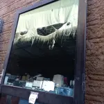 LOTE 427 - 01 PORTA EM ALUMÍNIO COM VIDRO BRINDADO (NO ESTADO) ATENÇÃO! FAZER A VISITAÇÃO ANTES DE ARREMATAR, NÃO SABEMOS SE FUNCIONA. LEILÃO NÃO TEM GARANTIA E NEM DEVOLUÇÃO, SUJEITO A POSSÍVEIS AVARIAS VISÍVEIS/OCULTAS E/OU AUSÊNCIA DE COMPONENTES.