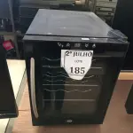 LOTE 185 - 01 ADEGA DURANBRAND 220V (NO ESTADO) ATENÇÃO! FAZER A VISITAÇÃO ANTES DE ARREMATAR, NÃO SABEMOS SE FUNCIONA. LEILÃO NÃO TEM GARANTIA E NEM DEVOLUÇÃO, SUJEITO A POSSÍVEIS AVARIAS VISÍVEIS/OCULTAS E/OU AUSÊNCIA DE COMPONENTES.