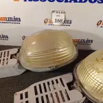LOTE 168 - 02 LUMINÁRIAS PARA POSTE (NO ESTADO) ATENÇÃO! FAZER A VISITAÇÃO ANTES DE ARREMATAR, NÃO SABEMOS SE FUNCIONA. LEILÃO NÃO TEM GARANTIA E NEM DEVOLUÇÃO, SUJEITO A POSSÍVEIS AVARIAS VISÍVEIS/OCULTAS E/OU AUSÊNCIA DE COMPONENTES.