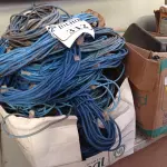 LOTE 312 - 01 CAIXA COM MATERIAIS DIVERSOS E CABOS DE REDE (NO ESTADO) ATENÇÃO! FAZER A VISITAÇÃO ANTES DE ARREMATAR, NÃO SABEMOS SE FUNCIONA. LEILÃO NÃO TEM GARANTIA E NEM DEVOLUÇÃO, SUJEITO A POSSÍVEIS AVARIAS VISÍVEIS/OCULTAS E/OU AUSÊNCIA DE COMPONENTES.