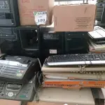 LOTE 180 - 05 CPUS, VÁRIOS TECLADOS ,01 CAIXA COM MOUSE ,02 FAX, FITAS CASSETE E FITAS VHS  (NO ESTADO) ATENÇÃO! FAZER A VISITAÇÃO ANTES DE ARREMATAR, NÃO SABEMOS SE FUNCIONA. LEILÃO NÃO TEM GARANTIA E NEM DEVOLUÇÃO, SUJEITO A POSSÍVEIS AVARIAS VISÍVEIS/OCULTAS E/OU AUSÊNCIA DE COMPONENTES.