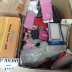 LOTE 194 - 01 CAIXAS COM VÁRIAS CAPAS DE CELULARES DIVERSOS E MODENS ANTIGOS (NO ESTADO) ATENÇÃO! FAZER A VISITAÇÃO ANTES DE ARREMATAR, NÃO SABEMOS SE FUNCIONA. LEILÃO NÃO TEM GARANTIA E NEM DEVOLUÇÃO, SUJEITO A POSSÍVEIS AVARIAS VISÍVEIS/OCULTAS E/OU AUSÊNCIA DE COMPONENTES.