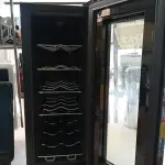 LOTE 175 - 01 ADEGA MARCA CADENCE BIVOLTS (NO ESTADO) ATENÇÃO! FAZER A VISITAÇÃO ANTES DE ARREMATAR, NÃO SABEMOS SE FUNCIONA. LEILÃO NÃO TEM GARANTIA E NEM DEVOLUÇÃO, SUJEITO A POSSÍVEIS AVARIAS VISÍVEIS/OCULTAS E/OU AUSÊNCIA DE COMPONENTES.