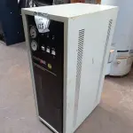 LOTE 425 - 01 ESTABILIZADOR INDUSTRIAL 220V/110V (NO ESTADO) ATENÇÃO! FAZER A VISITAÇÃO ANTES DE ARREMATAR, NÃO SABEMOS SE FUNCIONA. LEILÃO NÃO TEM GARANTIA E NEM DEVOLUÇÃO, SUJEITO A POSSÍVEIS AVARIAS VISÍVEIS/OCULTAS E/OU AUSÊNCIA DE COMPONENTES.