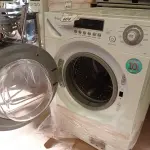 LOTE 404 - 01 LAVA E SECA ELETROLUX 9KG220V  (NO ESTADO) ATENÇÃO! FAZER A VISITAÇÃO ANTES DE ARREMATAR, NÃO SABEMOS SE FUNCIONA. LEILÃO NÃO TEM GARANTIA E NEM DEVOLUÇÃO, SUJEITO A POSSÍVEIS AVARIAS VISÍVEIS/OCULTAS E/OU AUSÊNCIA DE COMPONENTES.