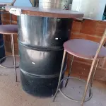 LOTE 398 - 01 MESA DE TAMBOR E 02 BANQUETAS BASE EM FERRO (NO ESTADO) ATENÇÃO! FAZER A VISITAÇÃO ANTES DE ARREMATAR, NÃO SABEMOS SE FUNCIONA. LEILÃO NÃO TEM GARANTIA E NEM DEVOLUÇÃO, SUJEITO A POSSÍVEIS AVARIAS VISÍVEIS/OCULTAS E/OU AUSÊNCIA DE COMPONENTES.