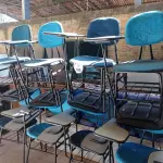 LOTE 390 - 12 CADEIRAS UNIVERSITÁRIAS (NO ESTADO) ATENÇÃO! FAZER A VISITAÇÃO ANTES DE ARREMATAR, NÃO SABEMOS SE FUNCIONA. LEILÃO NÃO TEM GARANTIA E NEM DEVOLUÇÃO, SUJEITO A POSSÍVEIS AVARIAS VISÍVEIS/OCULTAS E/OU AUSÊNCIA DE COMPONENTES.