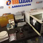 LOTE 268 - 01 MICROONDAS , 01 MÁQUINA DE COSTURA , 01MISTURADOR DE FREQUÊNCIA ,01 CELULAR ANTIGO ,01 BALANÇA DIGITAL ,01 CÂMERA DE SEGURANÇA,01 FONE ,01 MOUSE ,01 HD E 01 GRAVADORA SANSUNG (NO ESTADO) ATENÇÃO! FAZER A VISITAÇÃO ANTES DE ARREMATAR, NÃO SABEMOS SE FUNCIONA. LEILÃO NÃO TEM GARANTIA E NEM DEVOLUÇÃO, SUJEITO A POSSÍVEIS AVARIAS VISÍVEIS/OCULTAS E/OU AUSÊNCIA DE COMPONENTES.