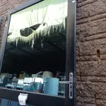 LOTE 426 - 01 PORTA EM ALUMÍNIO COM VIDRO BRINDADO (NO ESTADO) ATENÇÃO! FAZER A VISITAÇÃO ANTES DE ARREMATAR, NÃO SABEMOS SE FUNCIONA. LEILÃO NÃO TEM GARANTIA E NEM DEVOLUÇÃO, SUJEITO A POSSÍVEIS AVARIAS VISÍVEIS/OCULTAS E/OU AUSÊNCIA DE COMPONENTES.