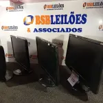 LOTE 318 - 04 MONITORES MARCAS E MODELOS DIVERSOS (NO ESTADO) ATENÇÃO! FAZER A VISITAÇÃO ANTES DE ARREMATAR, NÃO SABEMOS SE FUNCIONA. LEILÃO NÃO TEM GARANTIA E NEM DEVOLUÇÃO, SUJEITO A POSSÍVEIS AVARIAS VISÍVEIS/OCULTAS E/OU AUSÊNCIA DE COMPONENTES.