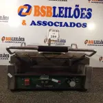 LOTE 320 - 01 CHAPA  PANINI SUPREMO GRILL FRISADA WARING 230V - WPG250BZL. (NO ESTADO) ATENÇÃO! FAZER A VISITAÇÃO ANTES DE ARREMATAR, NÃO SABEMOS SE FUNCIONA. LEILÃO NÃO TEM GARANTIA E NEM DEVOLUÇÃO, SUJEITO A POSSÍVEIS AVARIAS VISÍVEIS/OCULTAS E/OU AUSÊNCIA DE COMPONENTES.