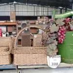 LOTE 308 - 03 CESTOS, 01 BALDE EM MADEIRA COM UVAS PARA DECORAÇÃO (NO ESTADO) ATENÇÃO! FAZER A VISITAÇÃO ANTES DE ARREMATAR, NÃO SABEMOS SE FUNCIONA. LEILÃO NÃO TEM GARANTIA E NEM DEVOLUÇÃO, SUJEITO A POSSÍVEIS AVARIAS VISÍVEIS/OCULTAS E/OU AUSÊNCIA DE COMPONENTES.
