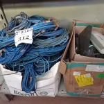 LOTE 312 - 01 CAIXA COM MATERIAIS DIVERSOS E CABOS DE REDE (NO ESTADO) ATENÇÃO! FAZER A VISITAÇÃO ANTES DE ARREMATAR, NÃO SABEMOS SE FUNCIONA. LEILÃO NÃO TEM GARANTIA E NEM DEVOLUÇÃO, SUJEITO A POSSÍVEIS AVARIAS VISÍVEIS/OCULTAS E/OU AUSÊNCIA DE COMPONENTES.