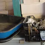 LOTE 253 - 05 CUBAS PARA CARRINHO DE MÃO E CAIXA COM PEÇAS (NO ESTADO) ATENÇÃO! FAZER A VISITAÇÃO ANTES DE ARREMATAR, NÃO SABEMOS SE FUNCIONA. LEILÃO NÃO TEM GARANTIA E NEM DEVOLUÇÃO, SUJEITO A POSSÍVEIS AVARIAS VISÍVEIS/OCULTAS E/OU AUSÊNCIA DE COMPONENTES.