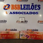 LOTE 177 - 02 MICROFONES DE MESA PROFISSIONAL MMF 302. (NO ESTADO) ATENÇÃO! FAZER A VISITAÇÃO ANTES DE ARREMATAR, NÃO SABEMOS SE FUNCIONA. LEILÃO NÃO TEM GARANTIA E NEM DEVOLUÇÃO, SUJEITO A POSSÍVEIS AVARIAS VISÍVEIS/OCULTAS E/OU AUSÊNCIA DE COMPONENTES.