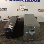 LOTE 213 - 02 NOBREAKS (NO ESTADO) ATENÇÃO! FAZER A VISITAÇÃO ANTES DE ARREMATAR, NÃO SABEMOS SE FUNCIONA. LEILÃO NÃO TEM GARANTIA E NEM DEVOLUÇÃO, SUJEITO A POSSÍVEIS AVARIAS VISÍVEIS/OCULTAS E/OU AUSÊNCIA DE COMPONENTES.