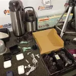 LOTE 319 - 07 QUADROS PARA CERTIFICADOS, 02 GARRAFAS DE CAFÉ ,02 PAR DE LUVA PARA BOXER ,01 SACO MILITAR VEDADO ,07 FONES DE OUVIDO ,01 TRIPÉ PARA TELEFONE ,01TRIPÉ PARA CÂMERA , 10 DISCOS DE VINIL ,04 LUVAS PARA TREINO DE ACADEMIA ,01 CONTROLE GAME , 04 ÓCULOS ,01 CENTRE ARM   (NO ESTADO) ATENÇÃO! FAZER A VISITAÇÃO ANTES DE ARREMATAR, NÃO SABEMOS SE FUNCIONA. LEILÃO NÃO TEM GARANTIA E NEM DEVOLUÇÃO, SUJEITO A POSSÍVEIS AVARIAS VISÍVEIS/OCULTAS E/OU AUSÊNCIA DE COMPONENTES.