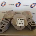 LOTE 342 - 03 LUMINÁRIAS PARA POSTE (NO ESTADO) ATENÇÃO! FAZER A VISITAÇÃO ANTES DE ARREMATAR, NÃO SABEMOS SE FUNCIONA. LEILÃO NÃO TEM GARANTIA E NEM DEVOLUÇÃO, SUJEITO A POSSÍVEIS AVARIAS VISÍVEIS/OCULTAS E/OU AUSÊNCIA DE COMPONENTES.