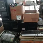 LOTE 180 - 05 CPUS, VÁRIOS TECLADOS ,01 CAIXA COM MOUSE ,02 FAX, FITAS CASSETE E FITAS VHS  (NO ESTADO) ATENÇÃO! FAZER A VISITAÇÃO ANTES DE ARREMATAR, NÃO SABEMOS SE FUNCIONA. LEILÃO NÃO TEM GARANTIA E NEM DEVOLUÇÃO, SUJEITO A POSSÍVEIS AVARIAS VISÍVEIS/OCULTAS E/OU AUSÊNCIA DE COMPONENTES.