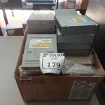 LOTE 179 - 01 CAIXA COM DRIVE CD-ROM (NO ESTADO) ATENÇÃO! FAZER A VISITAÇÃO ANTES DE ARREMATAR, NÃO SABEMOS SE FUNCIONA. LEILÃO NÃO TEM GARANTIA E NEM DEVOLUÇÃO, SUJEITO A POSSÍVEIS AVARIAS VISÍVEIS/OCULTAS E/OU AUSÊNCIA DE COMPONENTES.