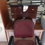 LOTE 397 - 01 MESINHA DE CABECEIRA, 01 BAU EM MADEIRA  E 01 CADEIRA (NO ESTADO) ATENÇÃO! FAZER A VISITAÇÃO ANTES DE ARREMATAR, NÃO SABEMOS SE FUNCIONA. LEILÃO NÃO TEM GARANTIA E NEM DEVOLUÇÃO, SUJEITO A POSSÍVEIS AVARIAS VISÍVEIS/OCULTAS E/OU AUSÊNCIA DE COMPONENTES.